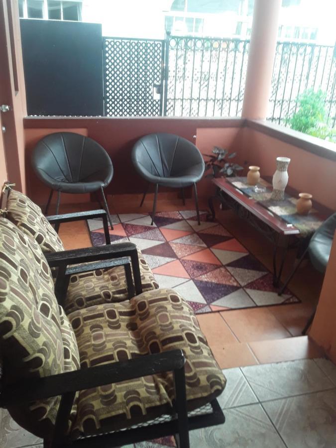 Derick'S Inn Piarco Extérieur photo